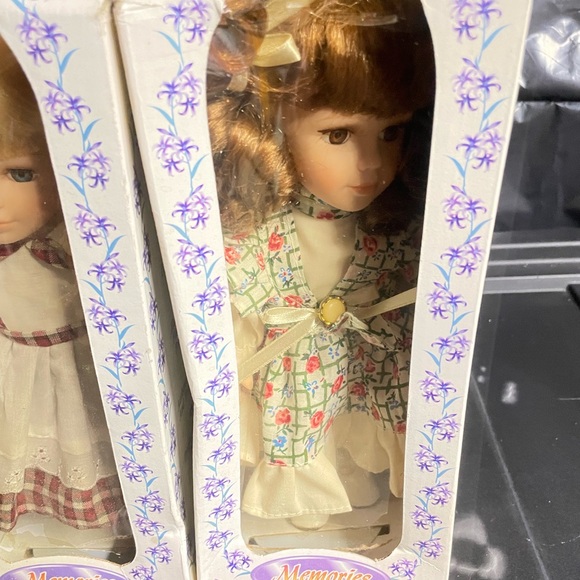 “Memories” Collectible Hand Painted Porcelain Dolls in original packaging! - Picture 3 of 7